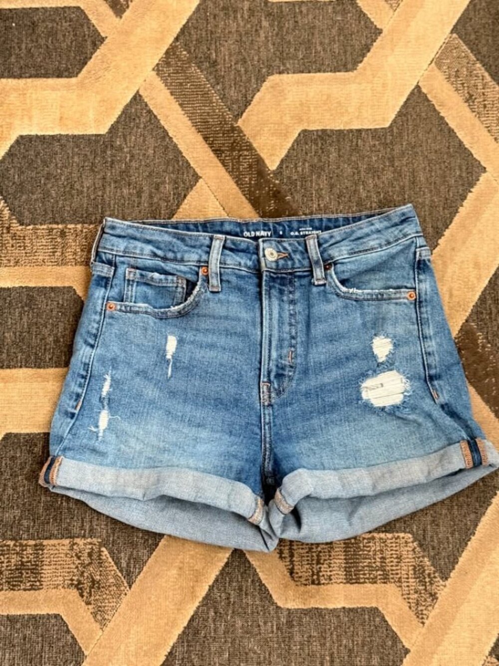 Old Navy women's size 6 high-rise blue denim straight distressed jean shorts